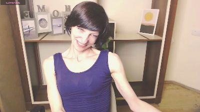 AngelinaLess_ from United States