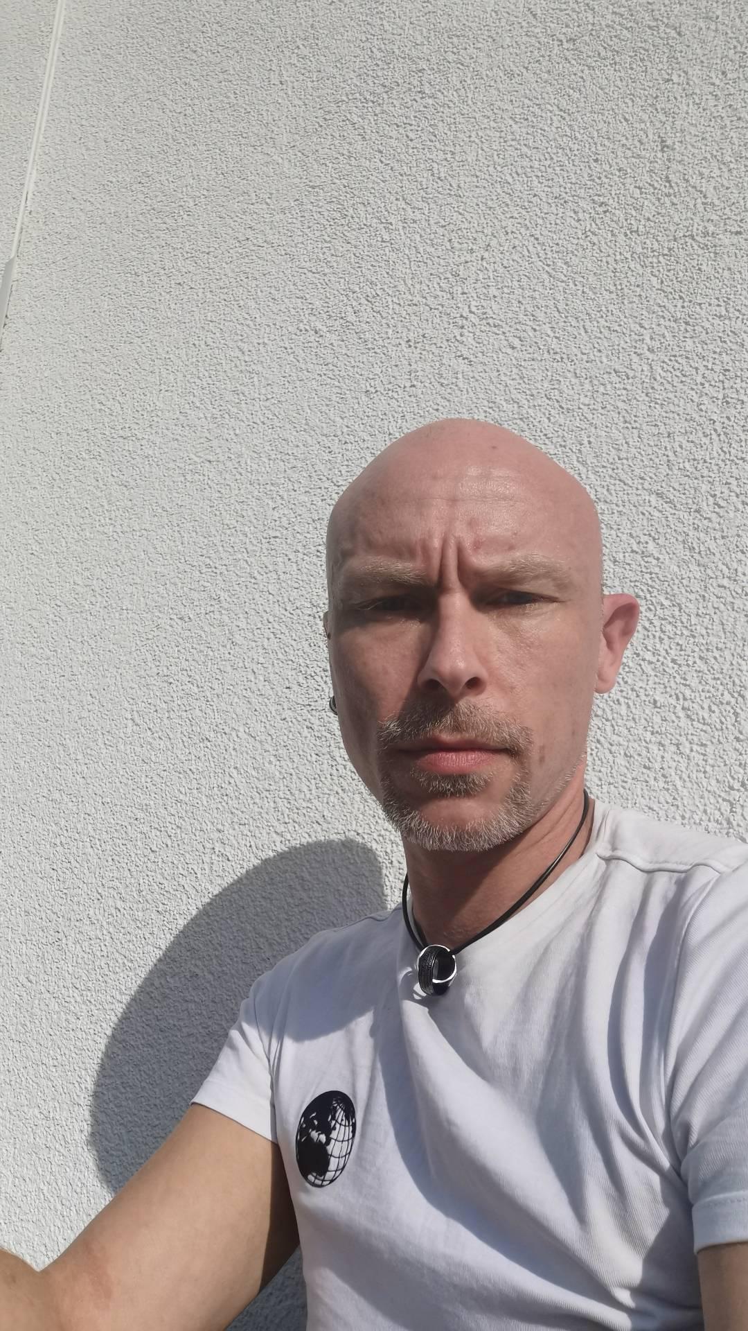 Dirtystring83 from Germany