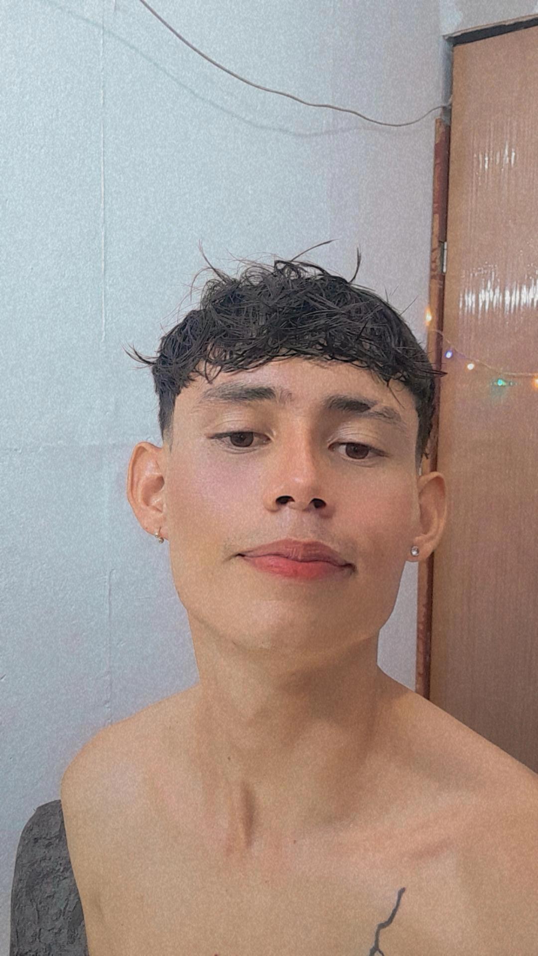 ETanjiro_cute from Colombia