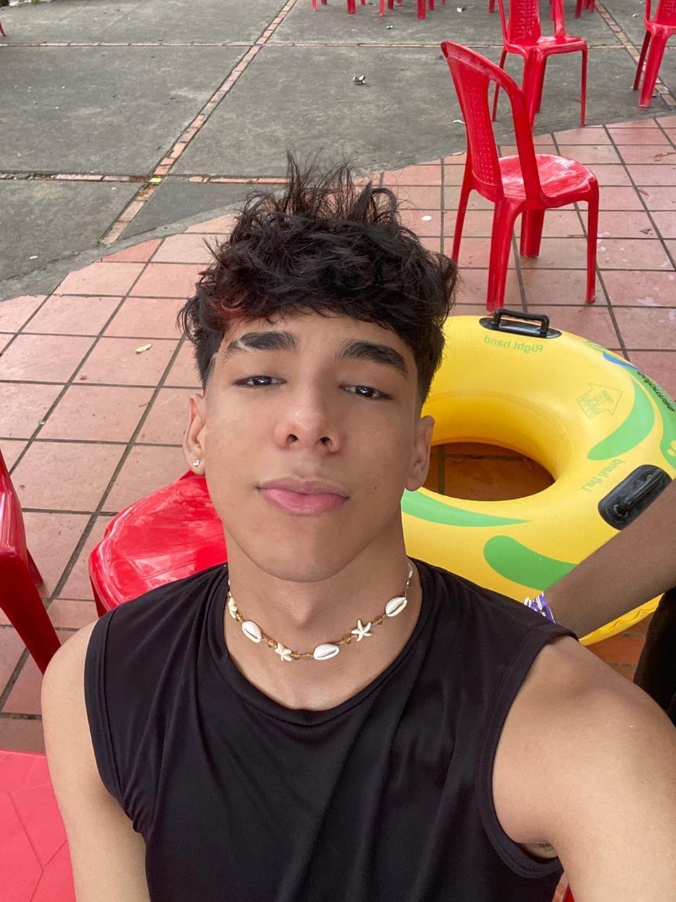 Harry_LatinBoy from Colombia
