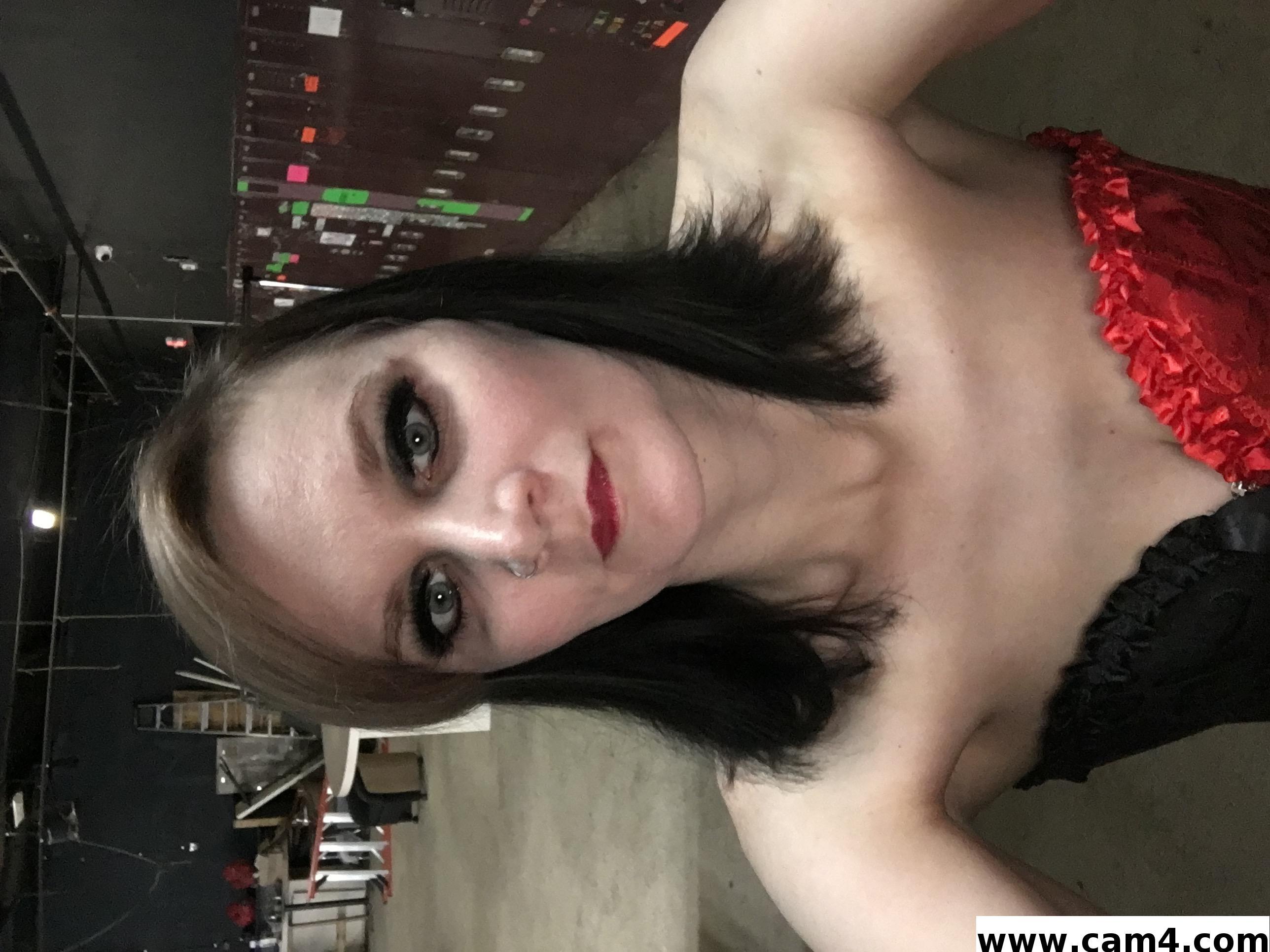 Hotmodel1984 from United States