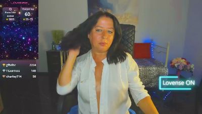 Julia_Dean from United States