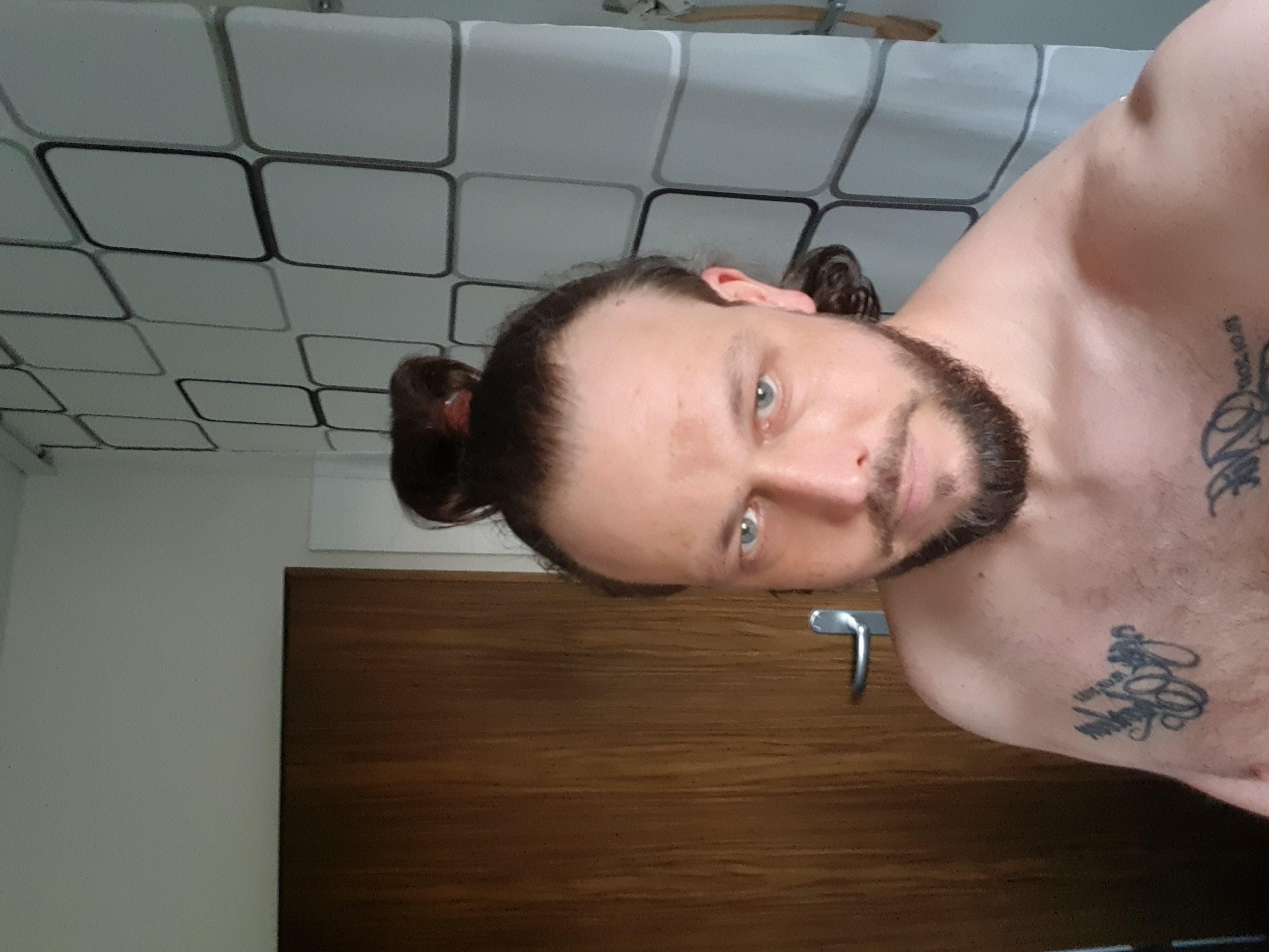 Larazo18 from Germany