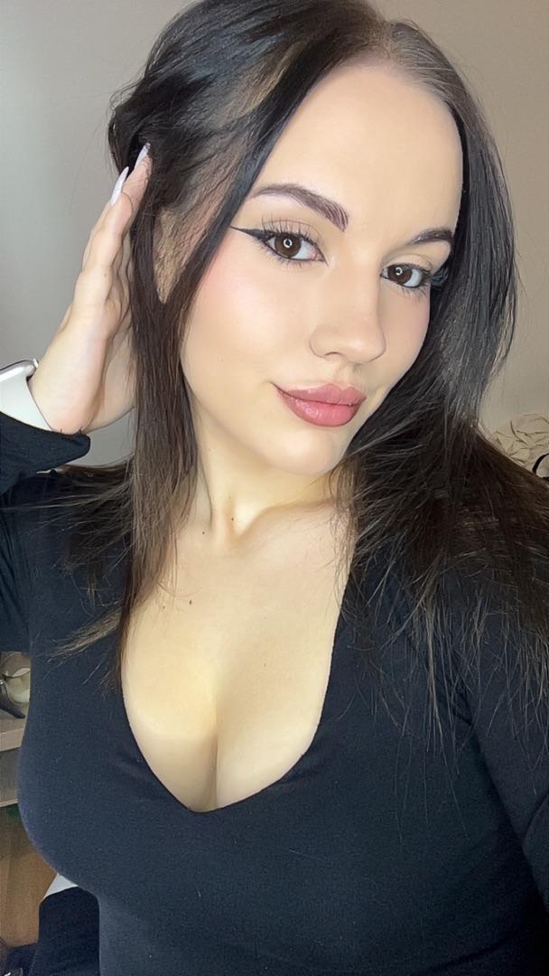 LaylaHotty from Austria