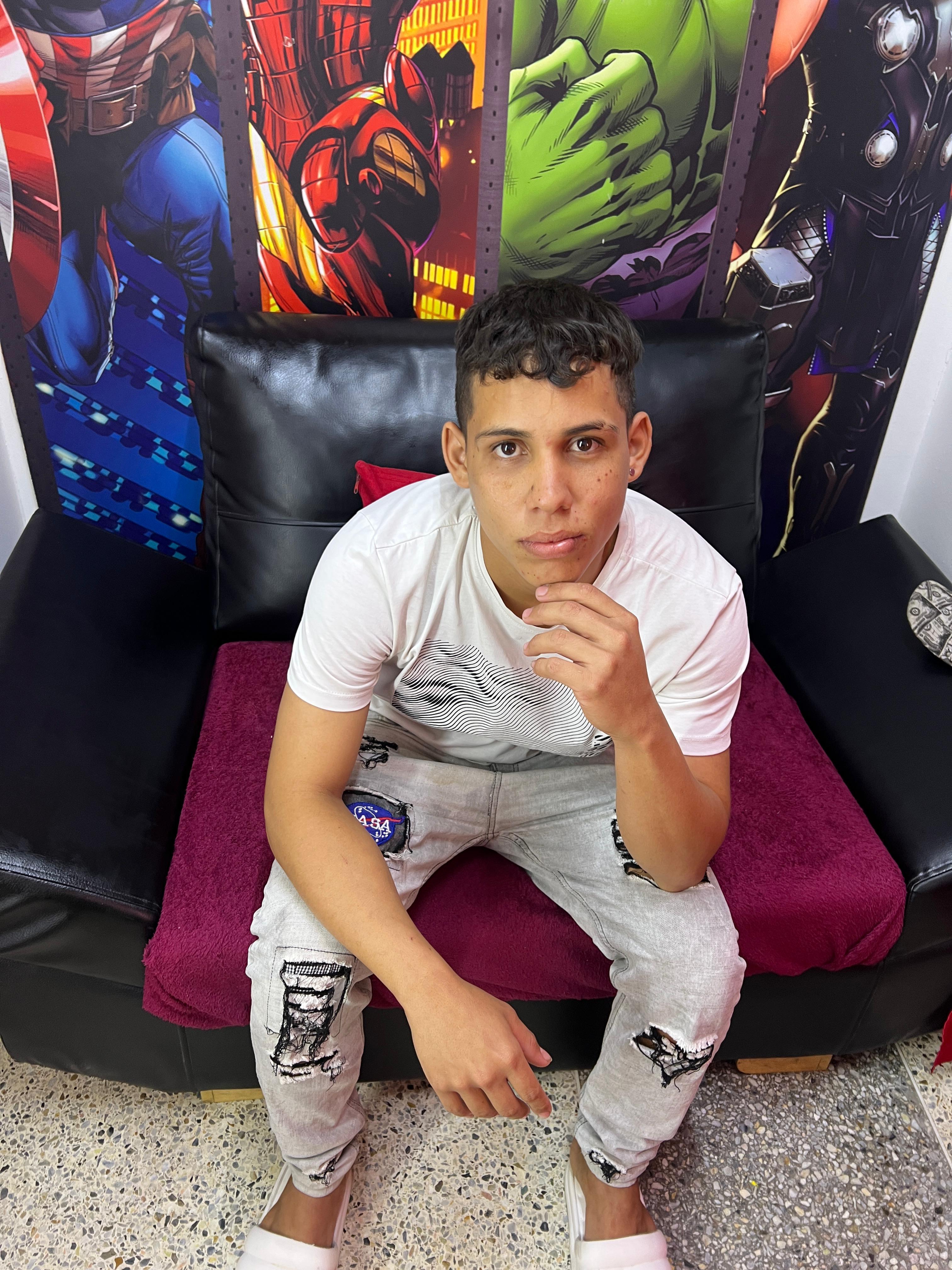 MikeThomas_ from Colombia