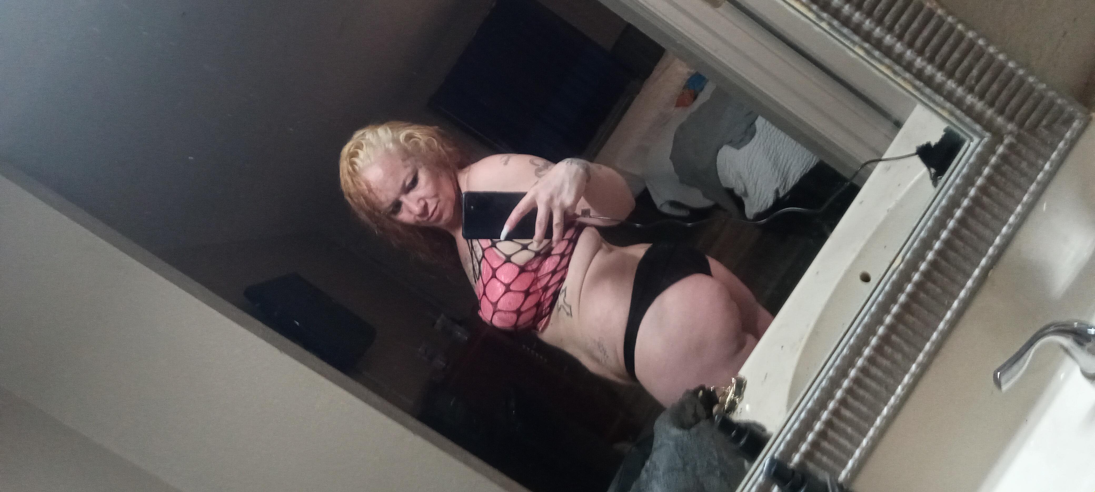 QUEENB8675 from United States