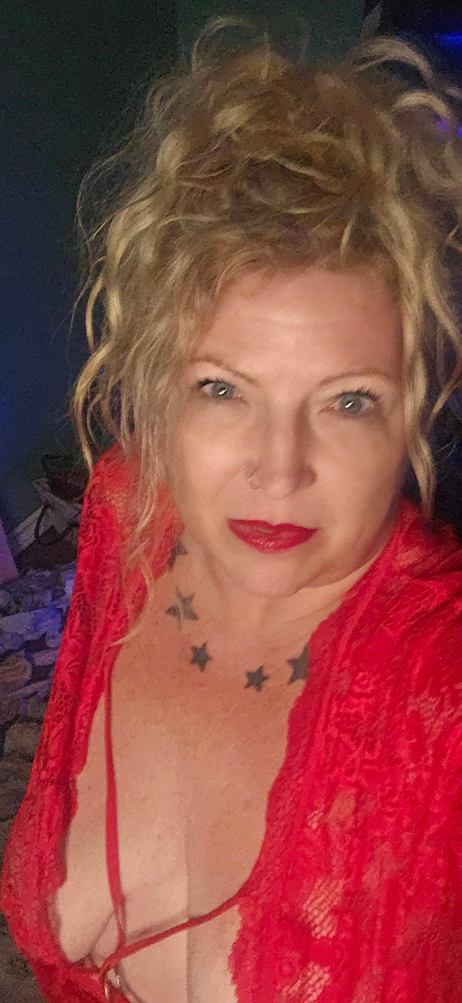SweetScarlette1 from Canada