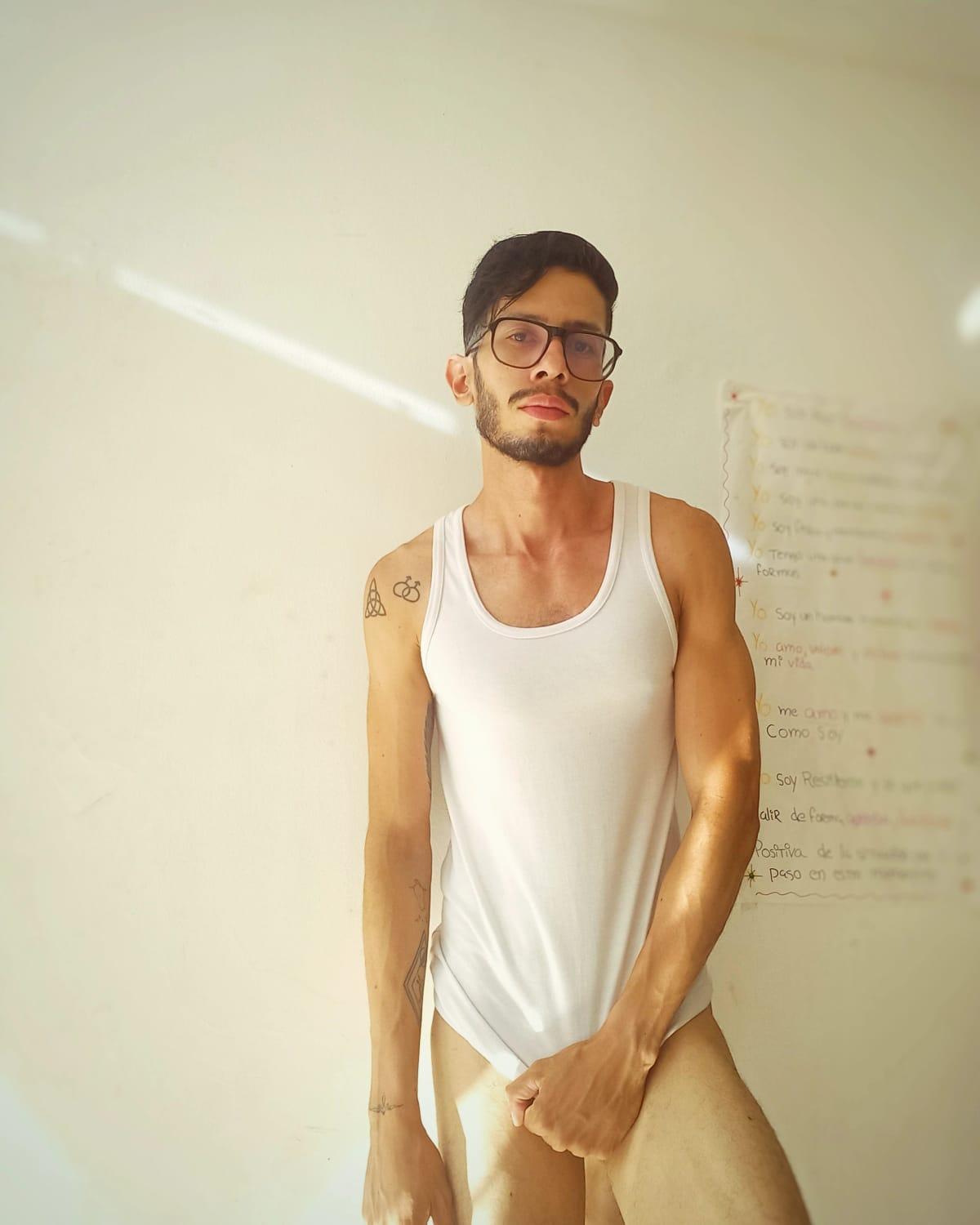 alistertwink from Colombia