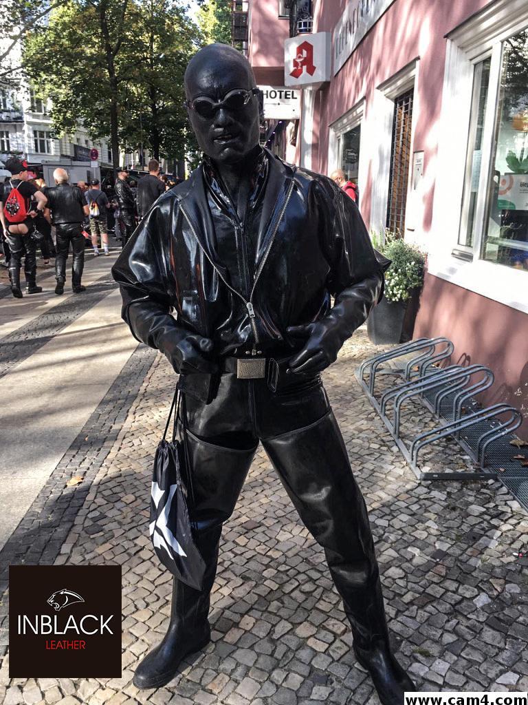 inblack1 from Spain